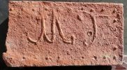 Mezőtúri monogramos tégla az 18. század második feléből (‘MT’ = Mező-Túr).